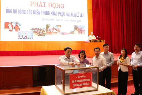 Nhiều cơ quan, tổ chức, đoàn thể tỉnh Quảng Ninh ủng hộ cho bà con vùng lũ miền Trung