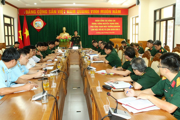 Đoàn công tác Bộ Quốc phòng kiểm tra ứng phó bão số 9 tại Đà Nẵng