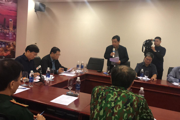 Phó Thủ tướng Trịnh Đình Dũng họp gấp trước lúc bão số 9 đổ bộ