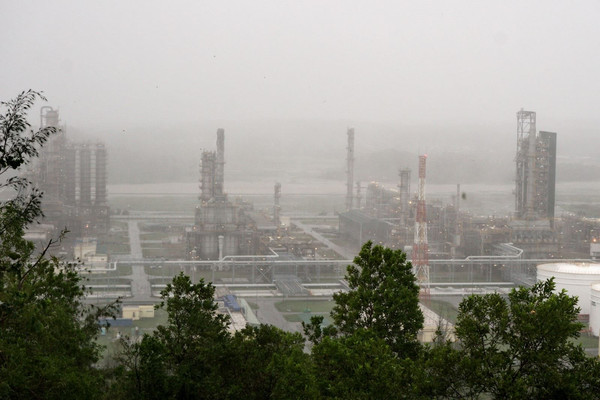 Nhà máy lọc dầu Dung Quất vẫn hoạt động sản xuất an toàn trong cơn bão số 9