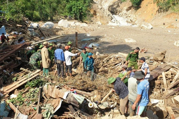Quảng Nam:  Gần 20.000 nhà bị hư hỏng, nhiều người chết do sạt lở