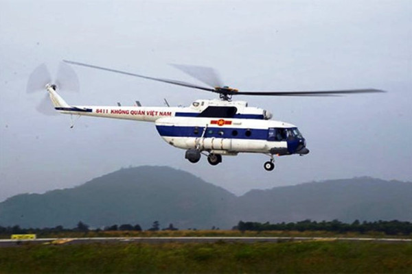 Trực thăng Mi17 thả lương thực cứu người dân Phước Sơn (Quảng Nam) đang bị cô lập