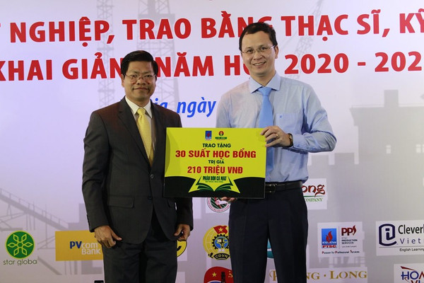 Phân bón Cà Mau trao học bổng 210 triệu đồng cho sinh viên Trường Đại học Dầu khí Việt Nam