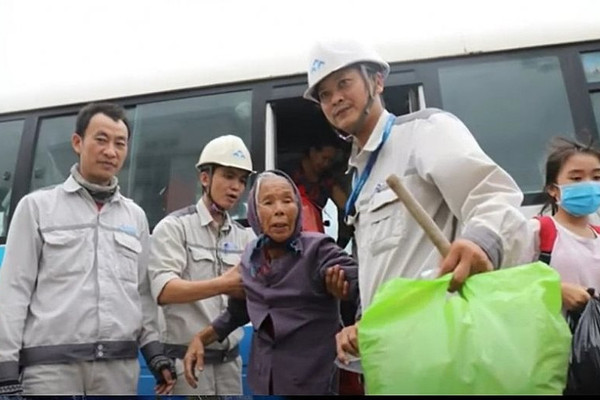 Hòa Phát ủng hộ tỉnh Quảng Ngãi 5 tỷ đồng khắc phục hậu quả bão số 9