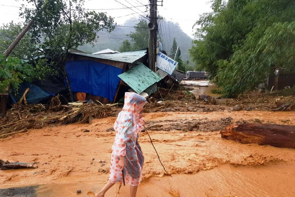 Quảng Nam: Hoàn thành sơ tán dân ra khỏi vùng nguy hiểm trước 11h trưa 4/11 ứng phó bão số 10