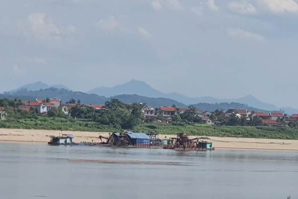 Hà Nội công bố sự cố sạt lở bờ sông Đà tại xã Thái Hòa, Ba Vì