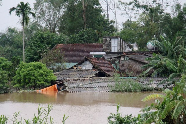 Anh hỗ trợ Việt Nam 500.000 bảng khắc phục hậu quả bão lũ