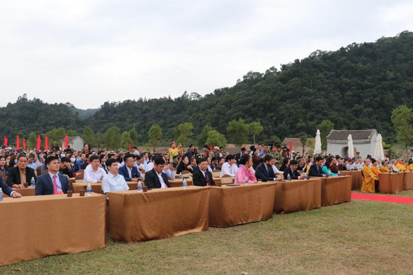 Quảng Ninh: Khai mạc chương trình "Yên Tử - Về miền đất Phật mùa thu"