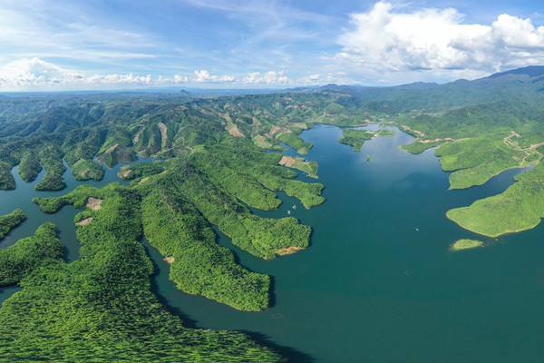Choáng ngợp vẻ đẹp hồ Tà Đùng - Hạ Long trên Tây Nguyên