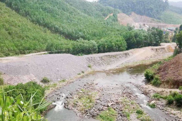 Thủy điện Thượng Nhật tích nước, không chấp hành công điện chống bão số 13