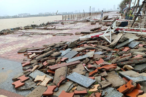 Đà Nẵng khắc phục thiệt hại sau bão số 13