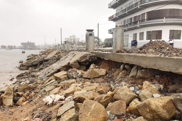 Thừa Thiên Huế: Công trình hơn 170 tỷ đồng “tan nát” sau mưa bão