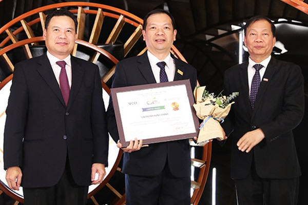 Tập đoàn Hưng Thịnh vinh dự vào Top 10 DN bền vững tại Việt Nam 2020