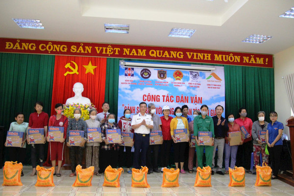 Cảnh sát biển Việt Nam đồng hành cùng đồng bào dân tộc, tôn giáo