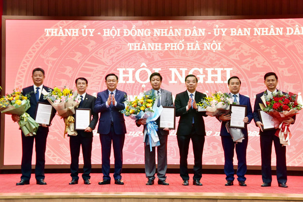 Công bố quyết định của Thủ tướng phê chuẩn 5 Phó Chủ tịch UBND thành phố Hà Nội