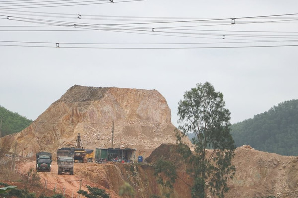Hà Tĩnh: Thu hồi giấy phép khai thác mỏ đất của Công ty CP Vinaco
