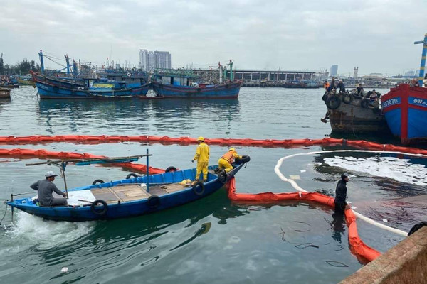 Đà Nẵng: Giảm thiểu nguy cơ sự cố tràn dầu tại cảng cá lớn nhất miền Trung