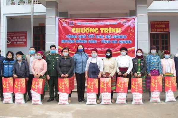 Petrolimex: Ủng hộ 19 tấn gạo tặng các gia đình có hoàn cảnh khó khăn tại huyện Đồng Văn
