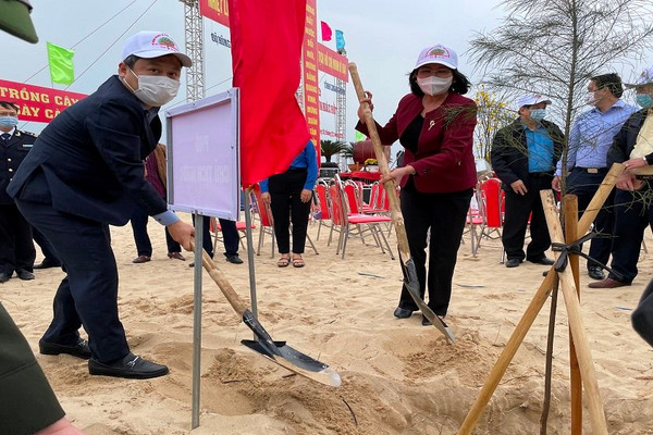 Phó Chủ tịch nước Đặng Thị Ngọc Thịnh phát động Tết trồng cây tại Quảng Bình