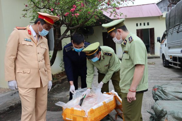 Lạng Sơn bắt  giữ 2,5 tấn nầm lợn đông lạnh không rõ nguồn gốc