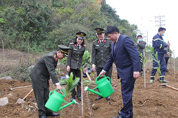 Bộ Công an phát động ra quân bảo vệ môi trường, đa dạng sinh học và hưởng ứng Tết trồng cây tại Sơn La