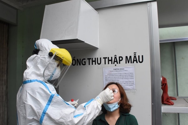 Đà Nẵng: Xét nghiệm SARS-CoV-2 cho 7000 cán bộ y tế ở tuyến đầu chống dịch