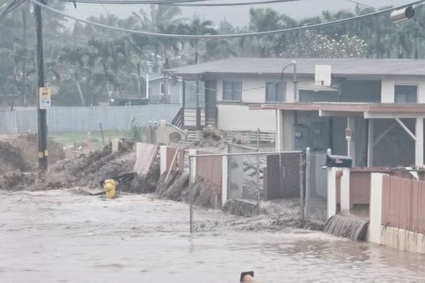 Hawaii ban bố tình trạng khẩn cấp do lũ lụt