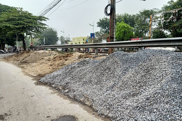 Xử lý bãi vật liệu trái phép tại Hà Nội: Khó hay làm ngơ?