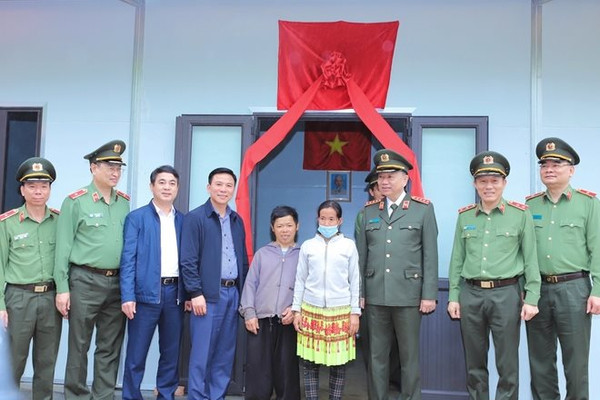 Thanh Hóa: Bàn giao nhà mẫu trong đề án xây 600 căn nhà cho các hộ khó khăn ở huyện Mường Lát
