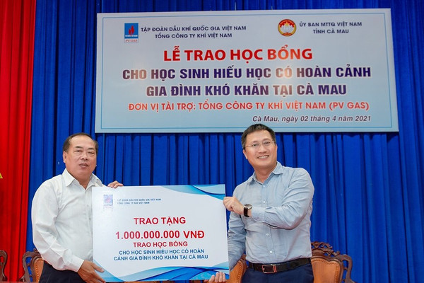 PV GAS trao tặng 500 suất học bổng cho học sinh nghèo hiếu học tỉnh Cà Mau