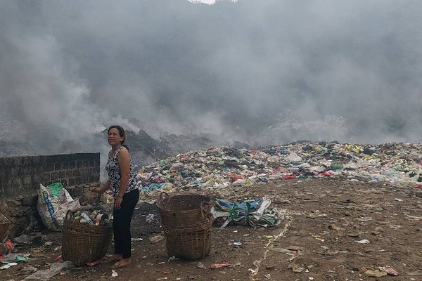 Nghệ An: Bãi rác cháy cả tuần, người dân “kêu trời” vì ô nhiễm