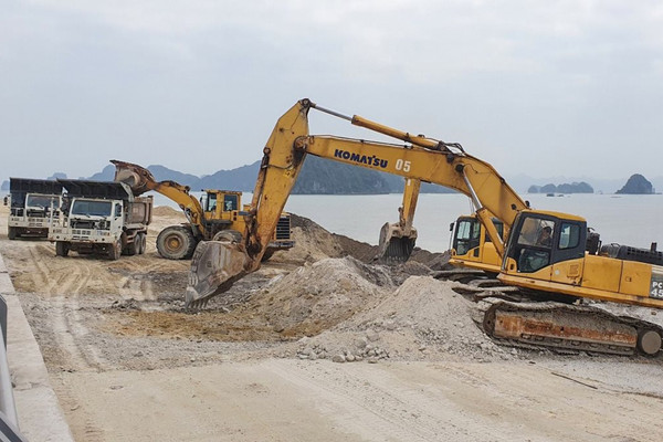  Kỷ luật nhiều cán bộ liên quan đến vụ đổ đất xuống vịnh Bái Tử Long