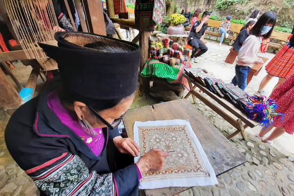 Nét đẹp nghề truyền thống của người Mông ở Cát Cát – Sapa