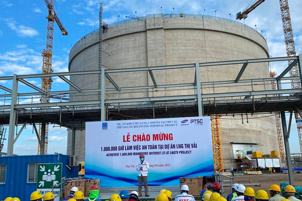 Dự án Kho chứa 1 triệu tấn LNG tại Thị Vải chào mừng mốc 1 triệu giờ làm việc an toàn 