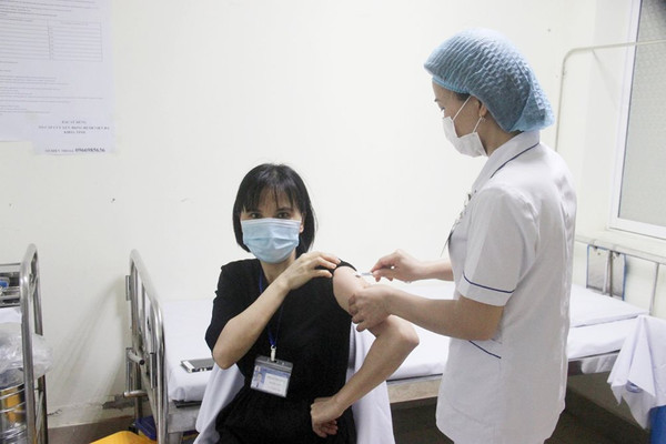Lào Cai: Gần 7.000 người được tiêm vắc xin phòng Covid-19