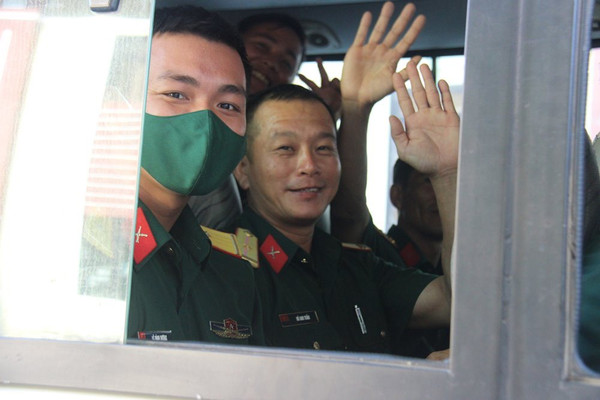 Quảng Nam: Sỹ quan quân đội lên các chốt tuyến biên giới chống dịch