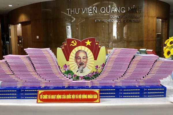 Quảng Ninh: Trưng bày trên 3.000 ấn phẩm sách, báo, ảnh chào mừng bầu cử