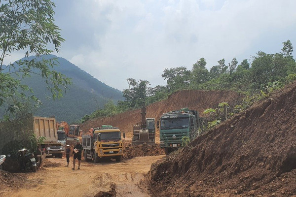 Thái Nguyên: Nhà máy sản xuất gạch Tân Long có dấu hiệu tiêu thụ đất lậu