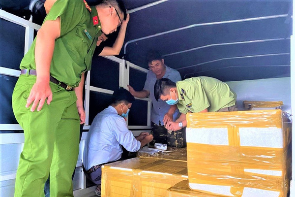 Kiên Giang: Phát hiện 300 kg tôm chứa tạp chất