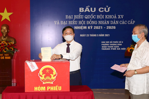 Bộ trưởng Trần Hồng Hà bỏ phiếu bầu Đại biểu Quốc hội khóa XV và HĐND các cấp nhiệm kỳ 2021-2026 tại nơi cư trú