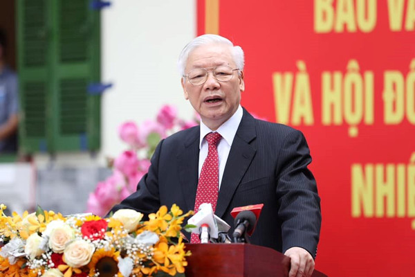 Tổng Bí thư Nguyễn Phú Trọng trả lời phỏng vấn sau khi bỏ phiếu bầu cử