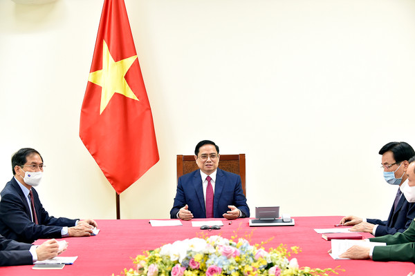 Thủ tướng Phạm Minh Chính điện đàm với Thủ tướng Quốc vụ viện nước CHND Trung Hoa Lý Khắc Cường