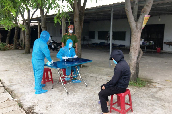 Hà Tĩnh: Không chấp hành cách ly y tế, ba người từ Hà Nội trở về bị phạt 20 triệu đồng