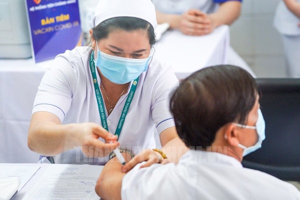 Chính phủ tạo mọi điều kiện cho TPHCM nhập khẩu vaccine phòng COVID-19