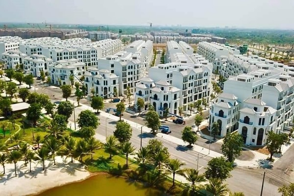 Dịch bùng phát, giao dịch nhà phố và biệt thự giảm