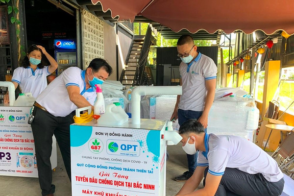 Quỹ Cộng đồng phòng tránh thiên tai tặng máy sát khuẩn di động cho Bắc Giang, Bắc Ninh