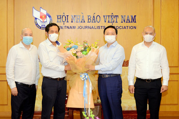 Bộ trưởng Bộ TN&MT Trần Hồng Hà chúc mừng Hội Nhà báo Việt Nam nhân Ngày Báo chí Cách mạng Việt Nam