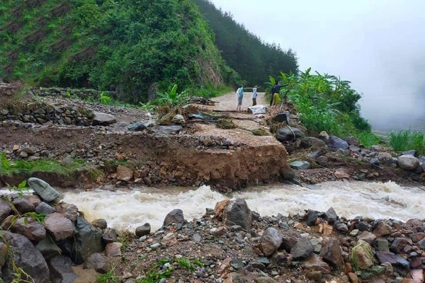 Mường La (Sơn La): Mưa lớn gây sạt lở tỉnh lộ 109