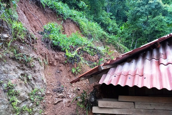 Sơn La: 4 nhà dân bị ảnh hưởng do mưa to, gió lốc