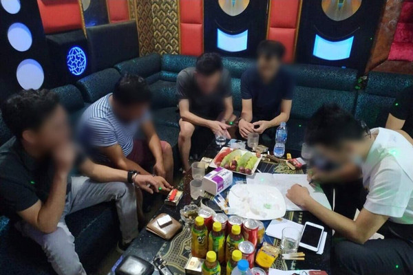 Cao Bằng: Bắt giữ 10 đối tượng sử dụng ma túy trong quán karaoke